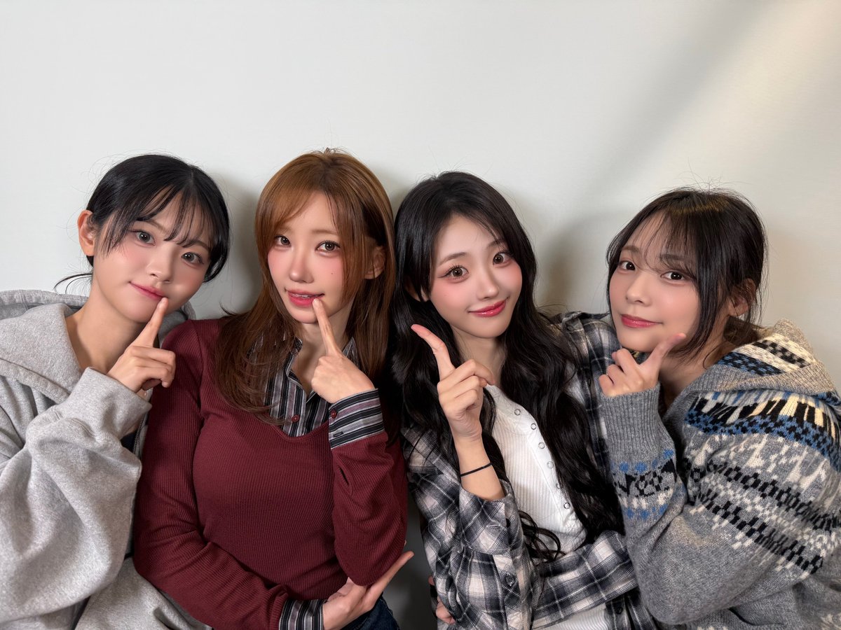 📢[D-1]

🧭 QWER 1ST WORLD TOUR <ROCKATION> in JAPAN 🧭

ついに明日❣
カウントダウン最終日はQWERみなさんのお写真をお届け📩💓

バウォゲの皆さん、
明日から一緒に最高の思い出を作りましょう！

当日のスケジュールももう一度チェック！
🔗mahocast.com/announce/134

#QWER
#ROCKATION