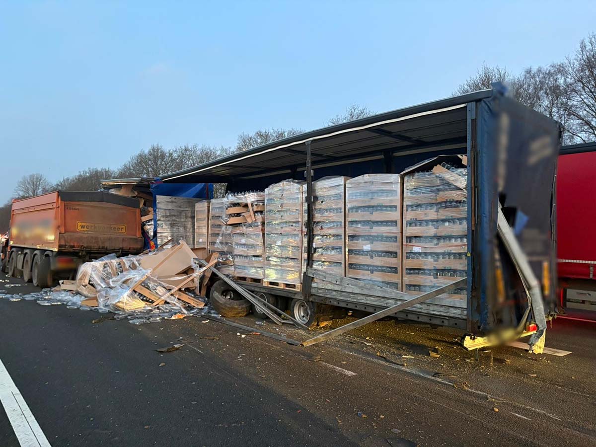 A1 dicht tussen Stroe en Voorthuizen na ongeval met drie vrachtwagens
