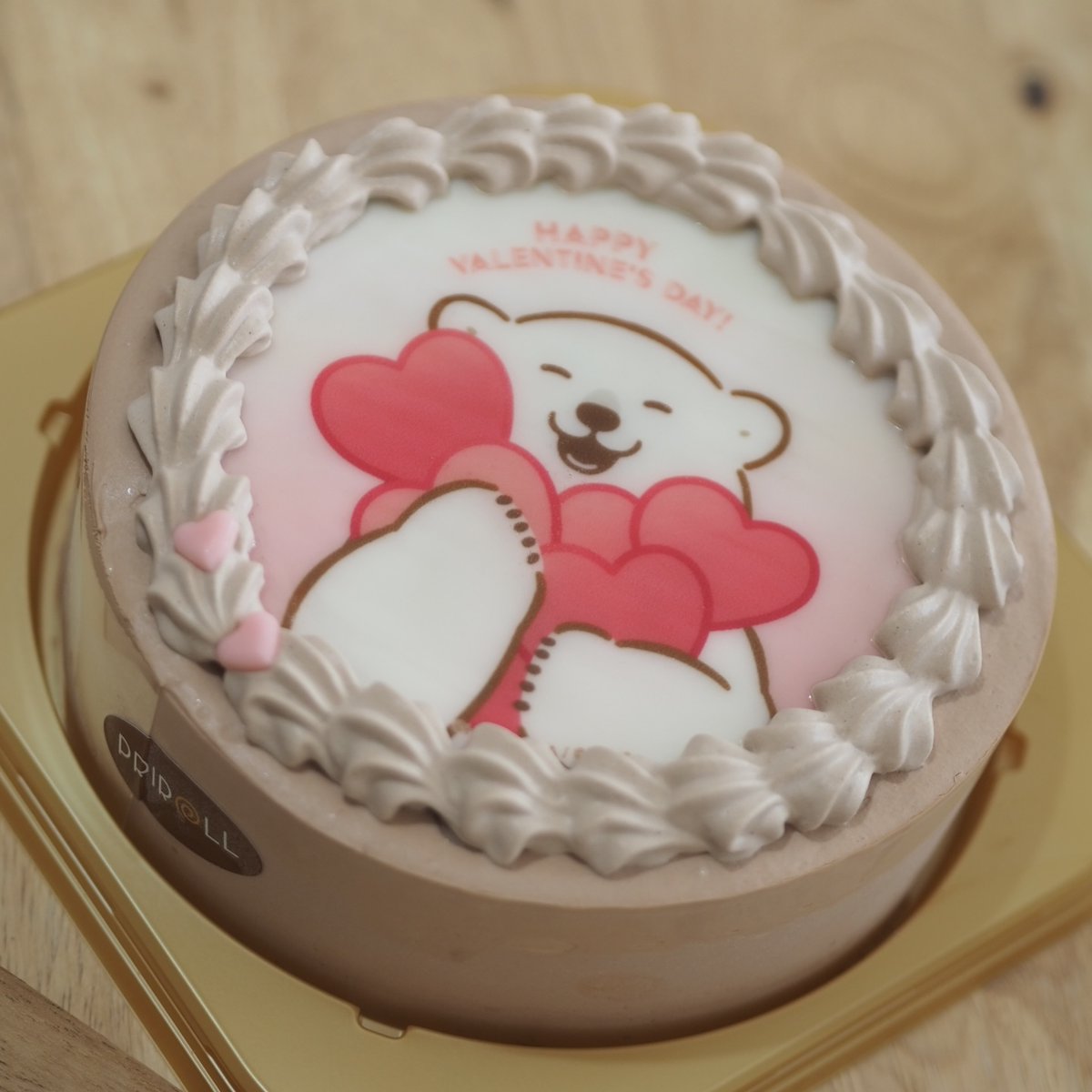 Harukuma_Info's tweet photo. シロクマのバレンタインスイーツ
とってもかわいい…🐻‍❄️🤎

缶バッジも付きます❣️🐻‍❄️
ご予約お忘れなく…🐾
https://t.co/A86imuCJca https://t.co/apRgZvmuc3