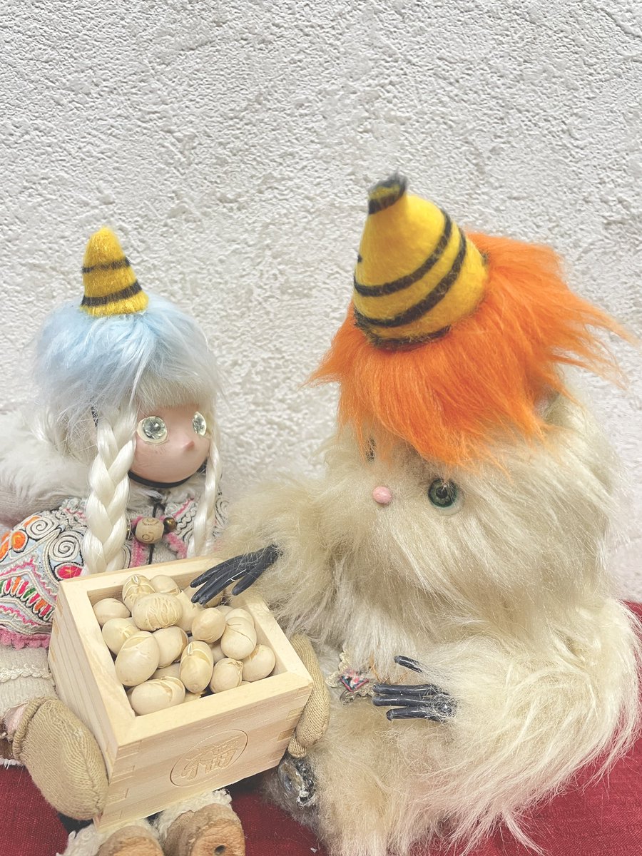 TMC_1974's tweet photo. 今日は節分の日🫘

レシオとジャモン、鬼になりました👹
ジャモンは待ちきれず、豆をつまみ食い…😋
今年も福が来ますように❗️

#節分 #ぬい撮り #森のレシオ https://t.co/s1uqe6h84R