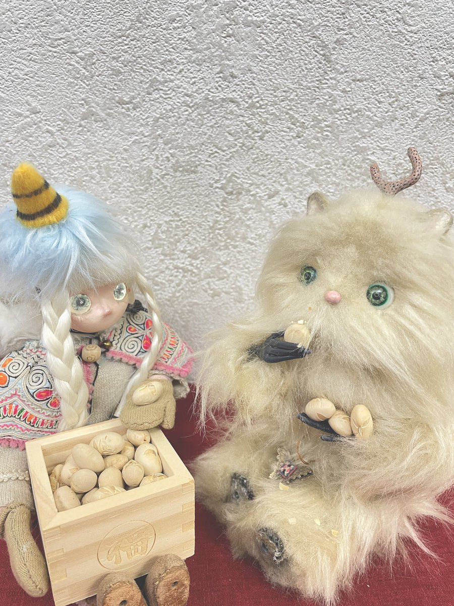 TMC_1974's tweet photo. 今日は節分の日🫘

レシオとジャモン、鬼になりました👹
ジャモンは待ちきれず、豆をつまみ食い…😋
今年も福が来ますように❗️

#節分 #ぬい撮り #森のレシオ https://t.co/s1uqe6h84R