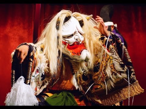 今日は節分じゃ。節分いうたら鬼じゃけど、わしらがイメージする鬼はやっぱり豪華な衣装着とる鬼じゃ。20代の頃はこがいな格好で保育園やら幼稚園やら行くことがあったのう。子どもたちは慣れとって鬼は怖がらんのんじゃけど。