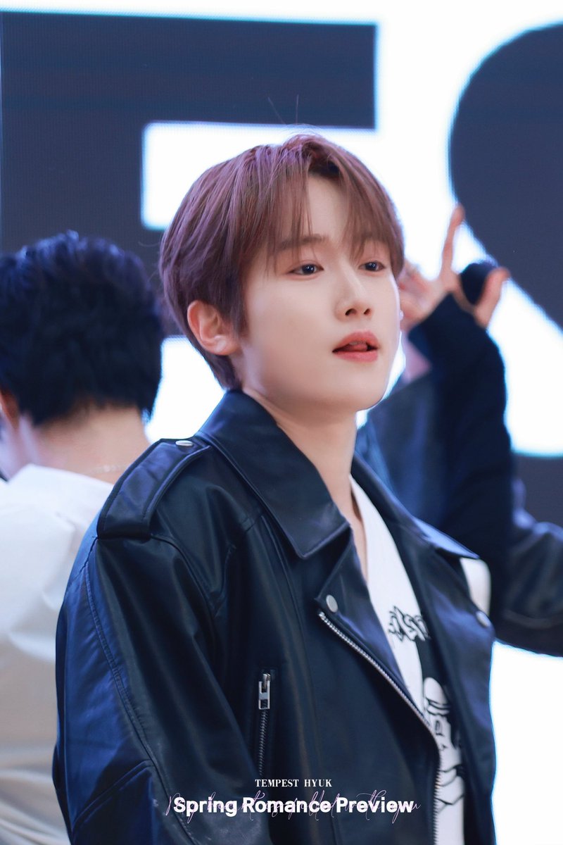 SpringRomance17's tweet photo. 260203mini live

🤍이번 투어도 수고많앗어요~ 🤍

#HYUK #템페스트 #구본혁 #혁 #TEMPEST https://t.co/vdOvmIKoOo