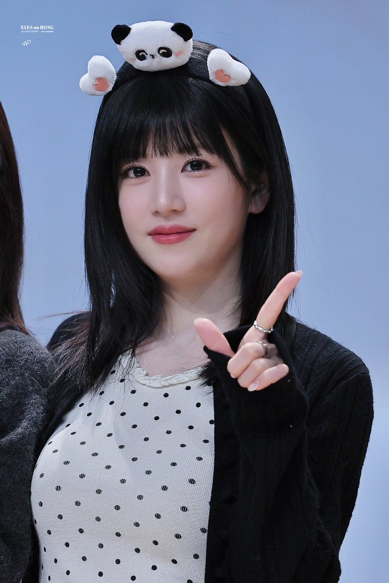eyesonrong_33's tweet photo. 260109 RE:LOVE 케타포 팬싸

@Apinkpcr

🐼🥰

#박초롱 #초롱 #CHORONG
#에이핑크 #Apink
#RE_LOVE #LoveMeMore https://t.co/6IG7BvEsyk