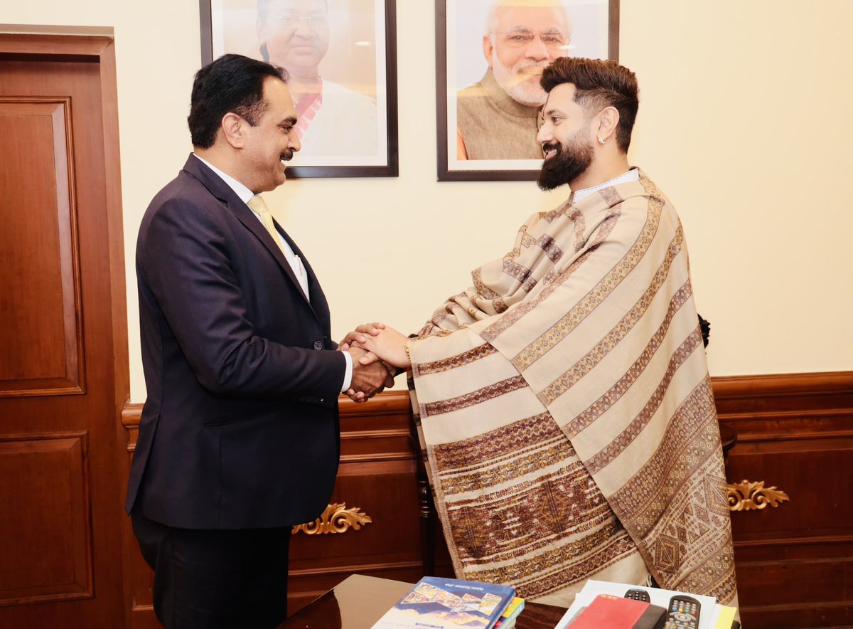 rkswami's tweet photo. Great pleasure to meet Hon’ble Minister of Food Processing Industries Shri 
Chirag Paswan ji @officeofchirag

 His forward-looking vision, energy &amp; strong leadership are making a real difference in enabling ease of doing business in the food industry
@MOFPI_GOI 
@GodrejIndGroup https://t.co/oDjY4jjKJd