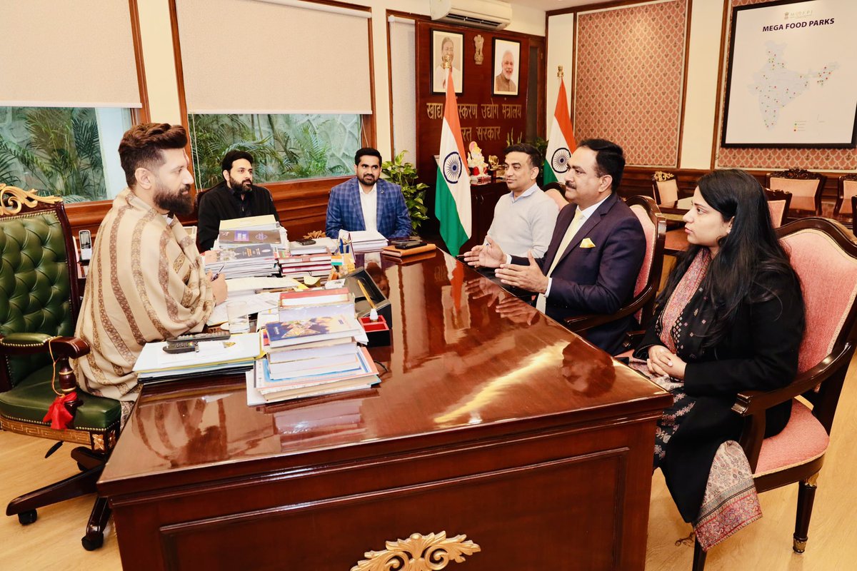 rkswami's tweet photo. Great pleasure to meet Hon’ble Minister of Food Processing Industries Shri 
Chirag Paswan ji @officeofchirag

 His forward-looking vision, energy &amp; strong leadership are making a real difference in enabling ease of doing business in the food industry
@MOFPI_GOI 
@GodrejIndGroup https://t.co/oDjY4jjKJd