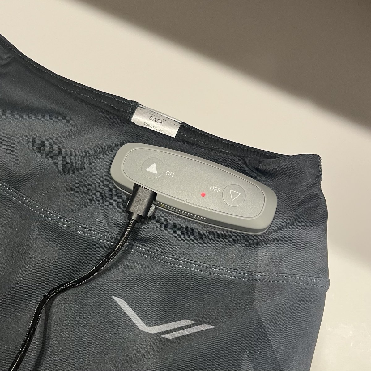 moca_cho_co's tweet photo. MTGさんのキャンペーンでいただいた、美尻になれるかもしれないhipfit🪞✨電極パッドを濡らして履き、リモコンをセットするだけで23分間お尻を鍛えてくれる💨本当に取り扱いが簡単、お洗濯も可能だから衛生的で嬉しい👏2月から毎日履いてレポ予定📝
#SIXPAD #シックスパッド #HipFit #美尻 #お尻 https://t.co/ojZ9YUaNxt