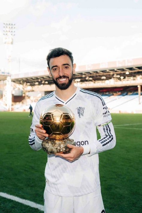 Jocentral1's tweet photo. 🚨🚨🎙️| Carragher says: Break the Premier League assist record, Bruno Fernandes beats Gerrard as the BEST midfielder ever! 🔥
#BrunoFernandes #PLRecord #Carragher #ManUnited #PremierLeague #Gerrard #MUFC https://t.co/JPLqPxlmUJ