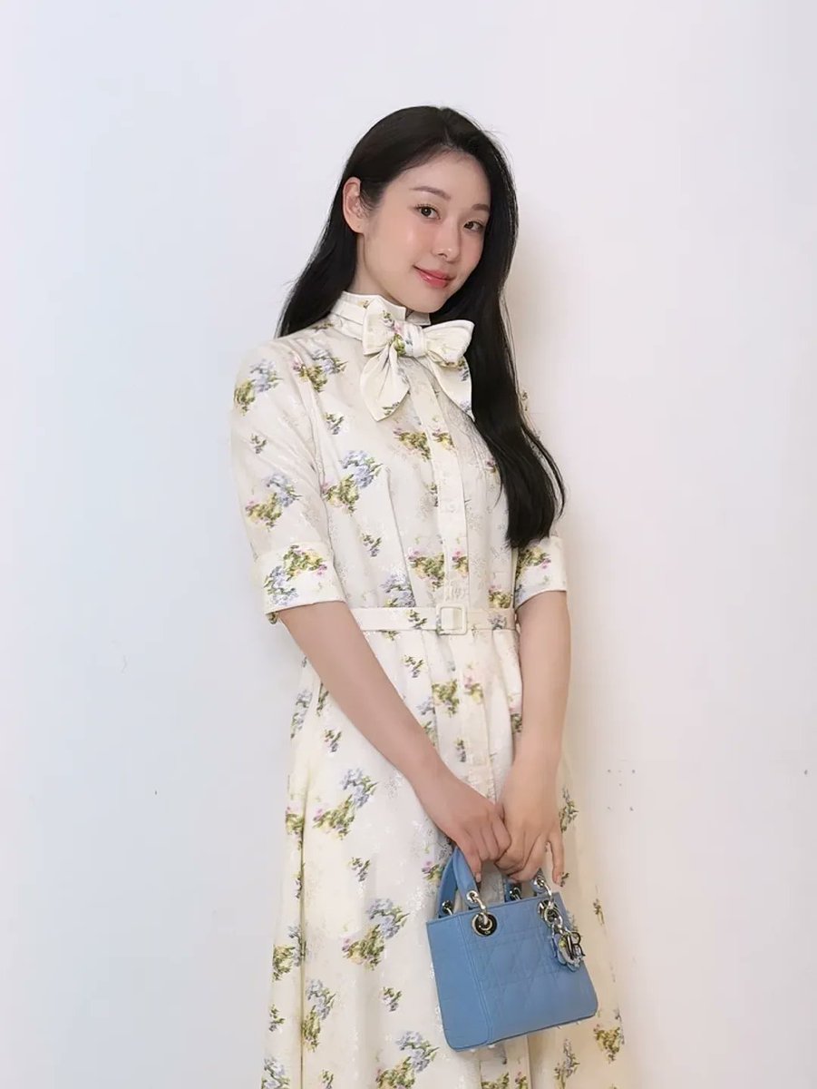bandaling77's tweet photo. 연아 인스타그램 업데이트
Lady Dior Bag💙 
2월 5일부터 2월 19일까지 신세계 강남  DIOR SUMMER26 팝업에서 만나보세요🌼 @Dior #Dior #DiorSS26
https://t.co/PQpxn5em91 https://t.co/lo4sM7XCDG