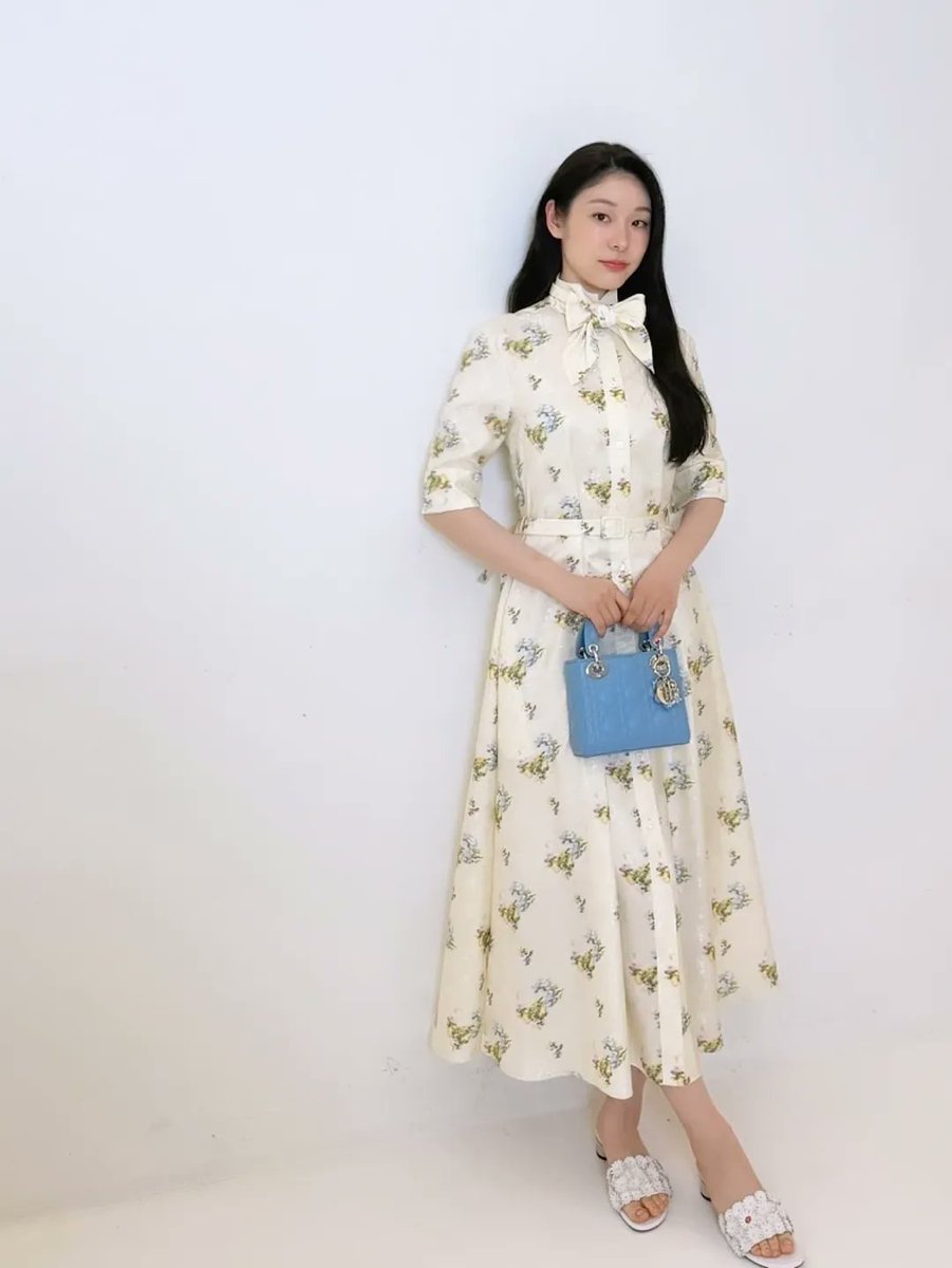 bandaling77's tweet photo. 연아 인스타그램 업데이트
Lady Dior Bag💙 
2월 5일부터 2월 19일까지 신세계 강남  DIOR SUMMER26 팝업에서 만나보세요🌼 @Dior #Dior #DiorSS26
https://t.co/PQpxn5em91 https://t.co/lo4sM7XCDG