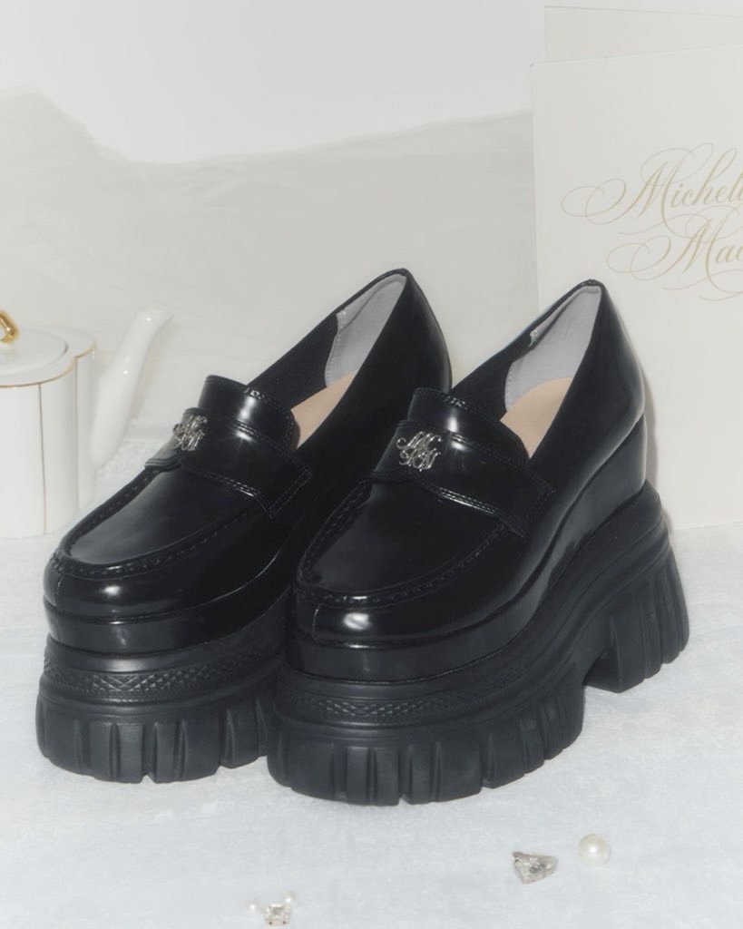 𝐑𝐄𝐒𝐓𝐎𝐂𝐊 】 ⠀ 11.8cmソールの''史上最強''に盛れるローファー