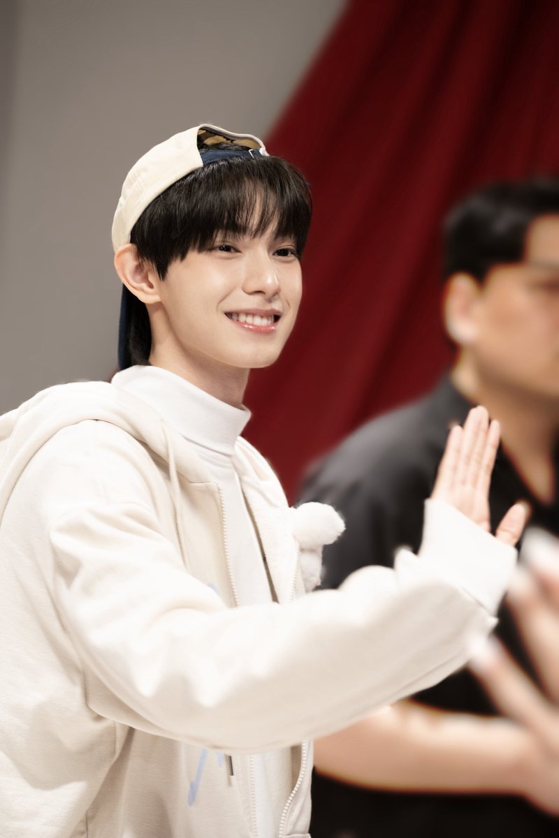 2026 Chuei Li Yu Fan Meeting ‘Drawing Yu’ in BANGKOK
The sweet first meeting between the baby bunny and the Thai lobudans
Relive those special moments through the highlight photos 📸

#ชเวริบอู #CHUEILIYU #최립우 #崔立于
#2026ChueiLiYu_FanMeeting_in_BANGKOK 
#Drawing_Yu #BANGKOK