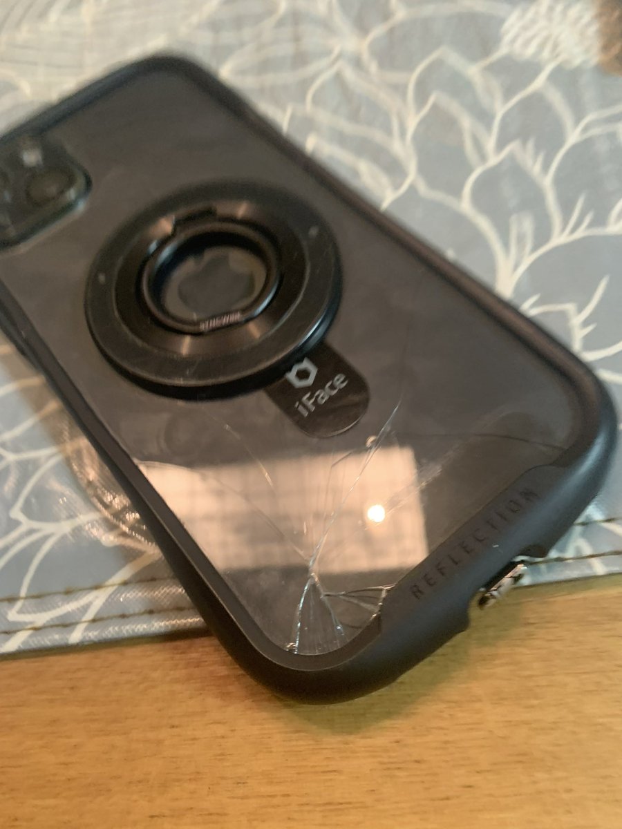 落としてケースが割れた…
……激凹みなう😩