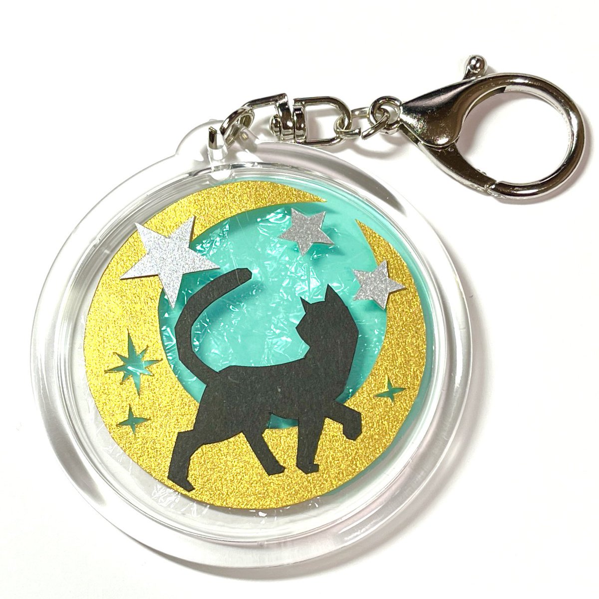ayako03art's tweet photo. 【切り絵キーホルダー】
#ワークショップ 開催

🌙ゴールドムーン× アクアグリーン

#2026年2月22日(日)
①10時〜　②11時〜
1,700円※ワンドリンク付き

ご予約はこちらから
https://t.co/xgcZIHqN5J…

#切り絵
#猫の日
#TCCholidays https://t.co/DzgsF7Lc2I