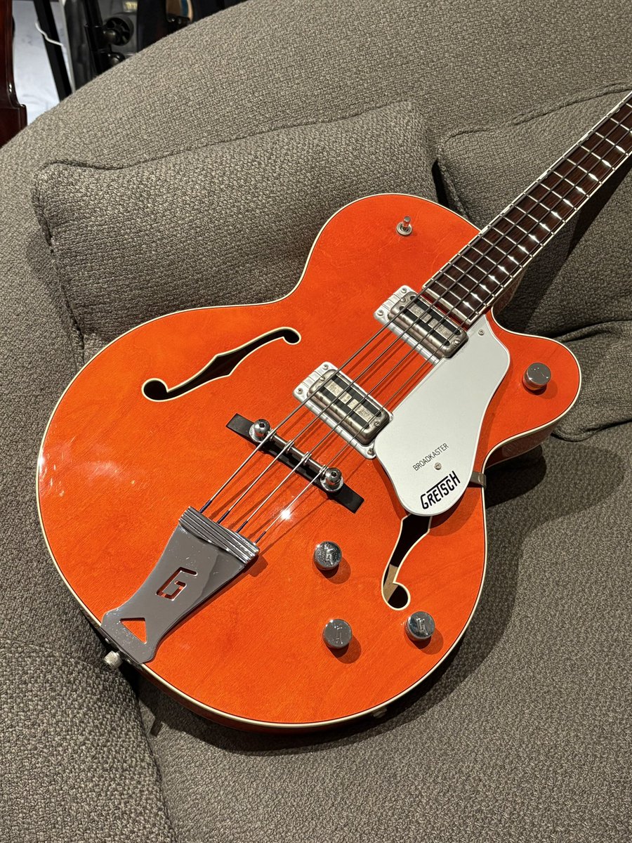 Gretsch G6119B Broadkaster Bass 2010 ¥220,000- #GIBホヤホヤ