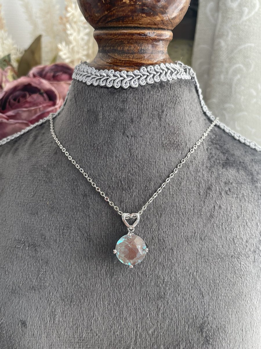 アンティークサフィレットのネックレスをアップしました。 背面の細か