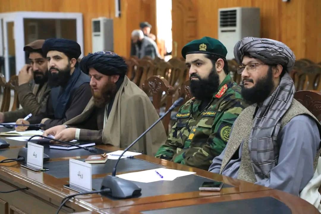 نشست هماهنگی سخنگویان سکتورهای سیاسی، امنیتی، عدلی و قضایی با مسئولان رسانه‌ها و خبرنگاران، روز دوشنبه ۱۳ دلو ۱۴۰۴ در مرکز اطلاعات و رسانه‌های حکومت برگزار شد. در این نشست، بر تقویت همکاری، تسهیل دسترسی به اطلاعات و بازتاب بهتر دستاوردهای ادارات امارتی تأکید گردید.