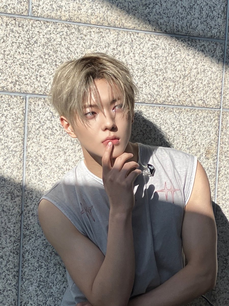 WHIB(휘브) tweet media
