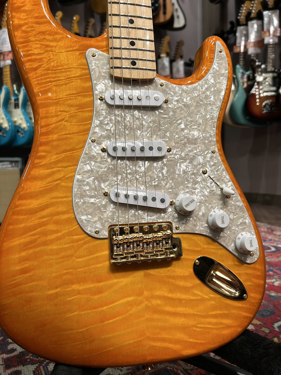 Traditional 50s Stratocaster Quilted Maple Top Ash Back イシバシ