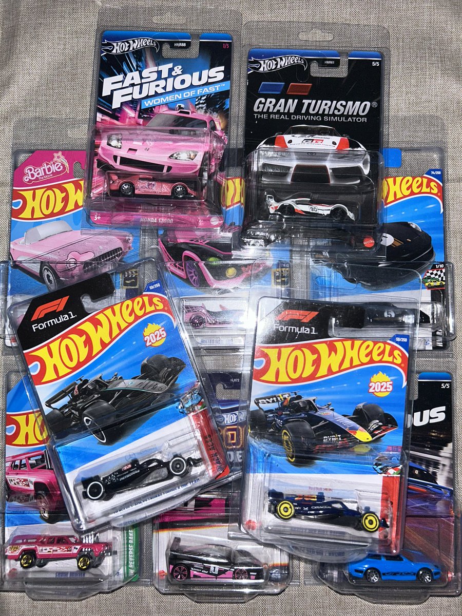 want to sell (WTS) hotwheels take all only 
💰900k net no nego 
✨ cocok buat koleksi cewe, fans f1, gift buat pacar, dll 
📍 jatim 
#wts #hotwheels #diecast