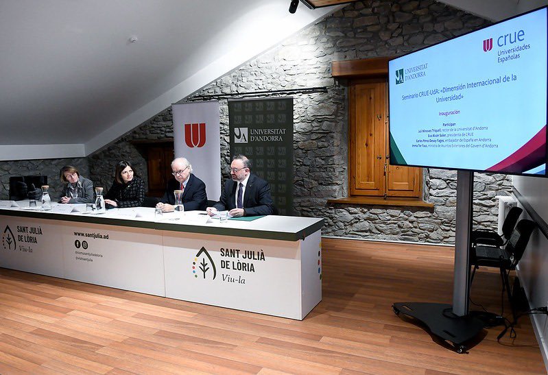 Participació d’Afers Exteriors a la inauguració del Seminari <a href="/CrueUniversidad/">Crue Universidades</a> centrat en la dimensió internacional de les universitats per impulsar els vincles acadèmics transfronterers, la innovació i la recerca compartides en benefici d’estudiants i docents. Buena continuación!