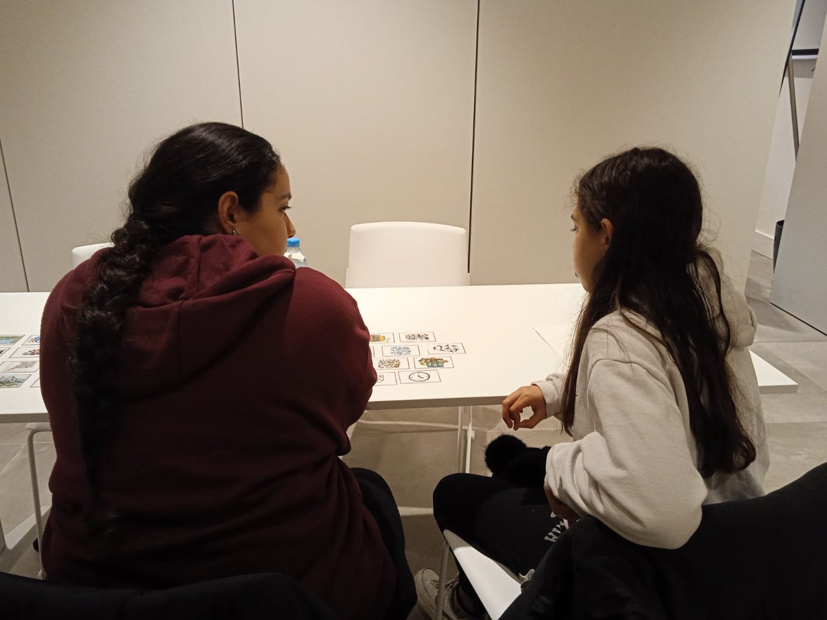 granesfundacio's tweet photo. Gener, Mes de la Mentoria Social✨

El gener és un mes per posar en valor el poder de l'acompanyament com a eina d'inclusió i creixement personal. 

📸Així ha estat el gener del #ProjecteMÉS, la nostra mentoria social per a joves i infants del Pla de l’Estany. https://t.co/PpAWyHzkLj