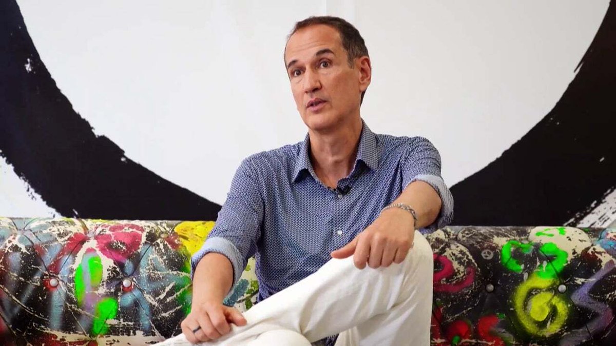 Una historia que invita a reflexionar. 💭 El círculo, la nueva novela de Roberto Santiago, se adentra de lleno en el bullying y sus consecuencias. 🤍 Descubre esta lectura. 👀👇 #CreaLectura
 atres.red/zj6r36