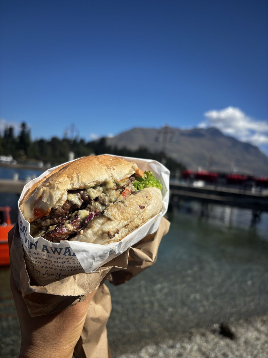 ニュージーランド1日目。 口コミ二万件のハンバーガー🍔 英語が通じ