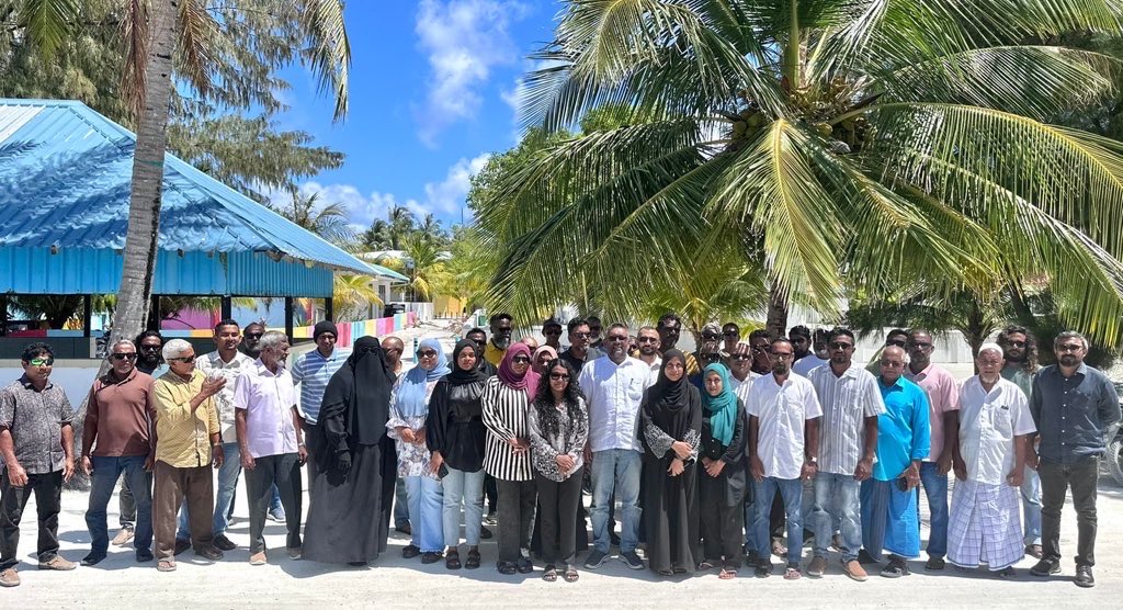 ކުރިއަށް އޮތް ލޯކަލް ކައުންސިލް ތަކުގެ އިންތިޚާބާއި އަންހެނުންގެ ތަރައްޤީއަށް މަސައްކަތްކުރާ ކޮމިޓީއަށް ވާދަކުރައްވާ ގއ.ދާންދޫ އެމްޑީޕީގެ ކެންޑިޑޭޓުންގެ ކެންޕެއިނަށް، އެމްޑީޕީގެ ކުރީގެ ޗެއަރޕާސަން <a href="/faya_i/">Fayyaz Ismail</a> އާއި ޓީމުން ގއ.ދާންދޫއަށް ވަޑައިގަތުން.

#HeyvallaThayyaru 
#GearUp
