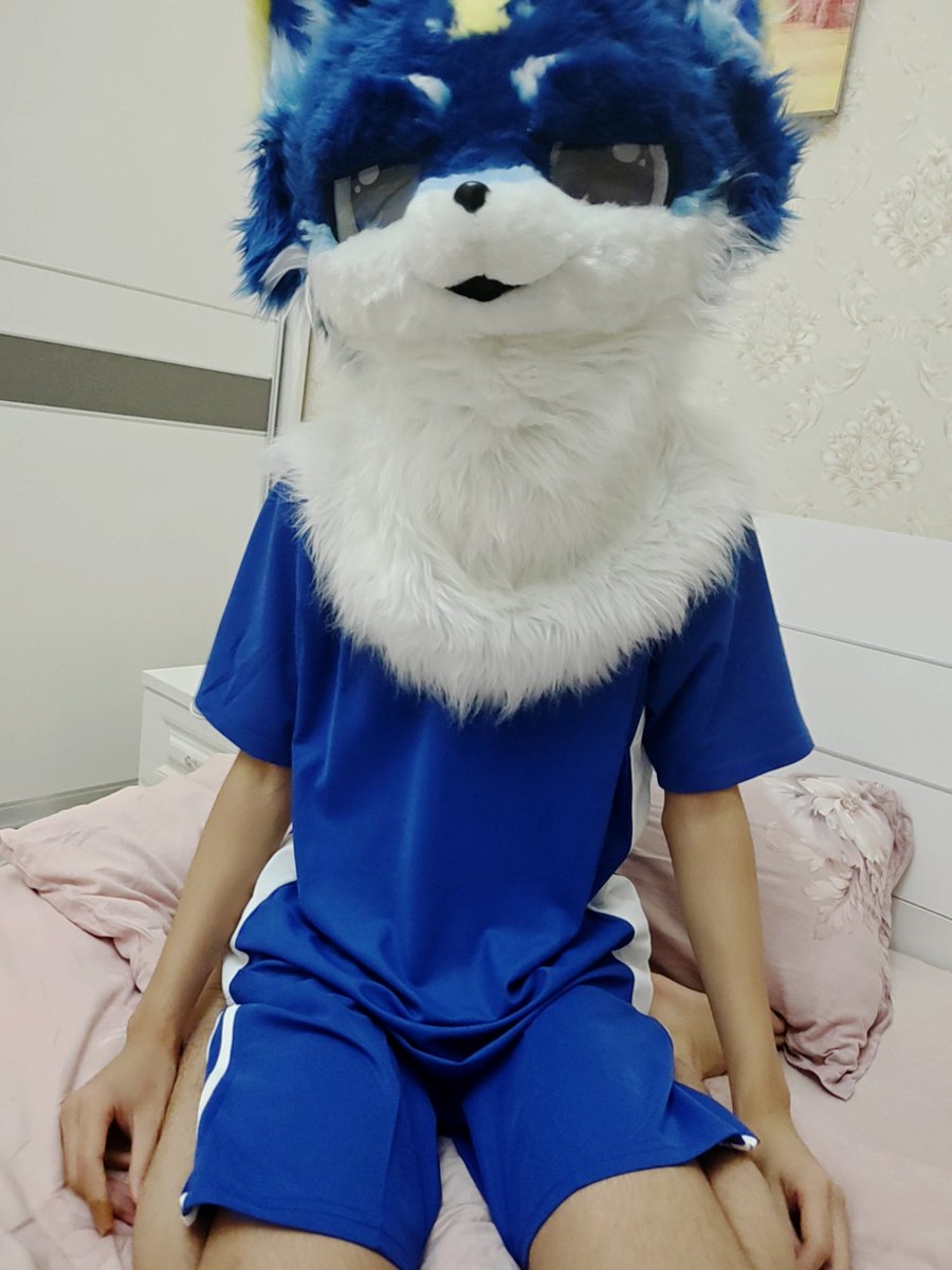AnYan20100429's tweet photo. 如何让4个男同坐一把椅子?（���）#fursuit https://t.co/IgOk3G6neN
