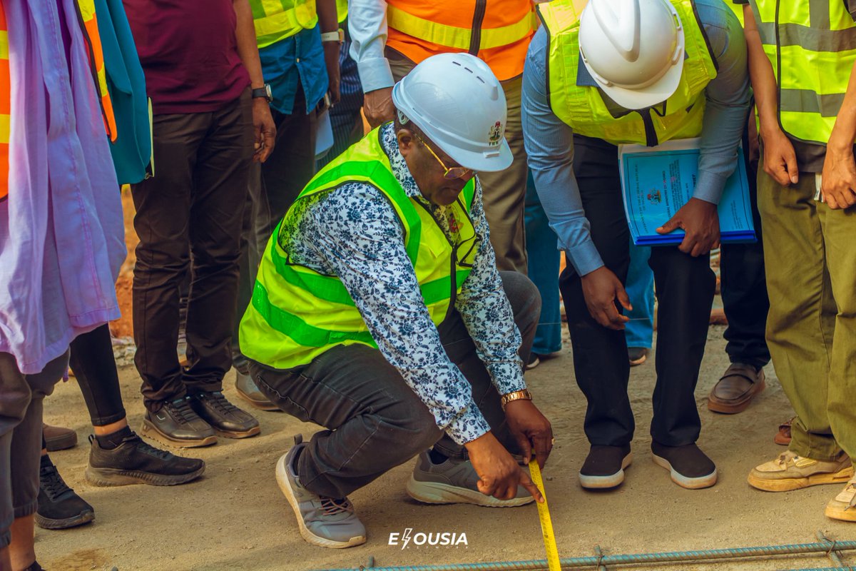 When the Minister goes to site, it’s not for optics, it’s to check the work himself.

This is how infrastructure gets done....
<a href="/FMWNIG/">Federal Ministry of Works</a> 
<a href="/realdaveumahi/">David Nweze Umahi</a>
