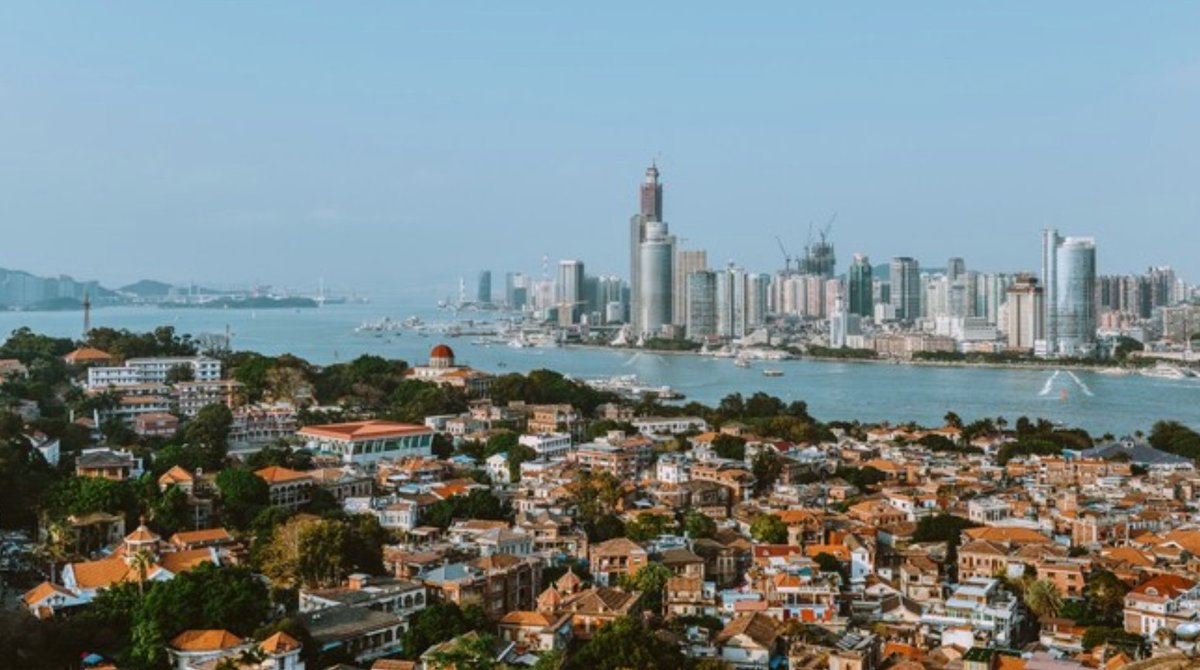 Bitlfy's tweet image. Top 10 Most Popular Cities for Traveling to China in 2025

9. Xiamen – Coastal Beauty with Artistic Charm

Xiamen attracts visitors seeking relaxation by the sea.

Best for: Leisure travelers, long-stay visitors, coastal scenery lovers