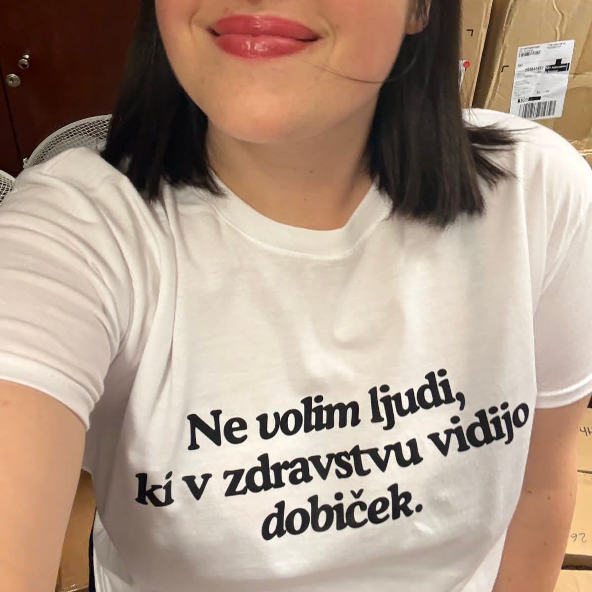 Bravo Nika 😀
Največji dobičkarji v zdravstvu so vedno komunisti.
…nikoli ne voli komunistov 👍