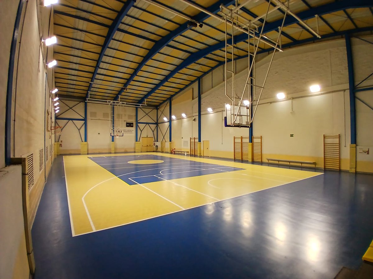 Finalizados los trabajos de cambio de la iluminación por luces Led para la mejora de visibilidad en los pabellones de los polideportivos municipales.