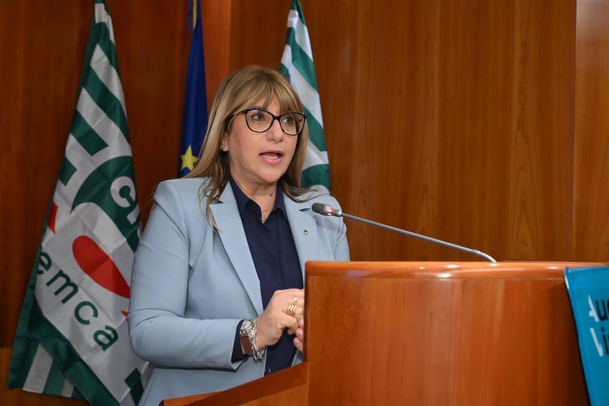 CislNazionale's tweet photo. #DanielaFumarola a Cg @FemcaCISL «L’Unione europea non può limitarsi a commentare gli eventi o a subirli. Come ha sottolineato ieri Mario Draghi deve conquistare la capacità di essere un soggetto politico forte, capace di difendere regole, diritti, sicurezza e una propria autonomia strategica. Autonomia che non significa chiusura o isolamento, ma capacità di decisione e reale protagonismo sulla scena internazionale. Autonomia che riguarda anche l’industria e l’energia. Se l’Europa resta debole e divisa, le conseguenze ricadono sui lavoratori con maggiore instabilità energetica, più incertezza per gli investimenti, pressioni crescenti sulle filiere produttive, salari e contratti più fragili ».