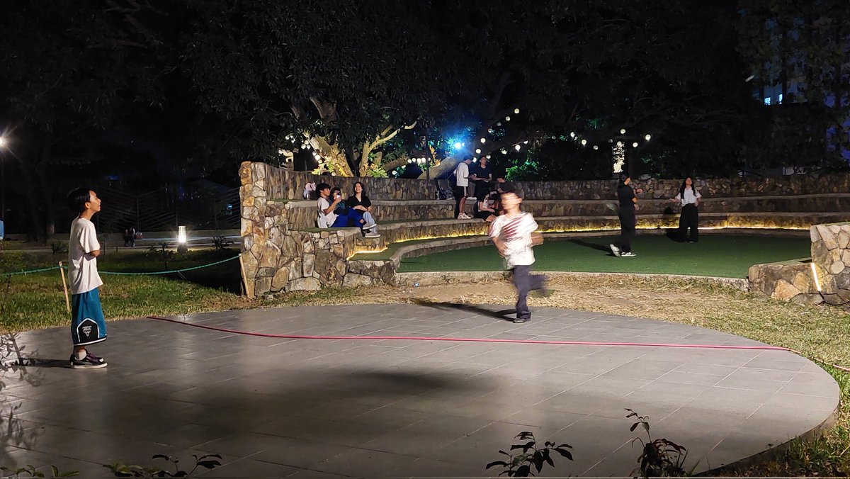 Went out for an evening jog and people are still active in one of our parks. At 8:45, the night is still young for most Valenzuelanos.