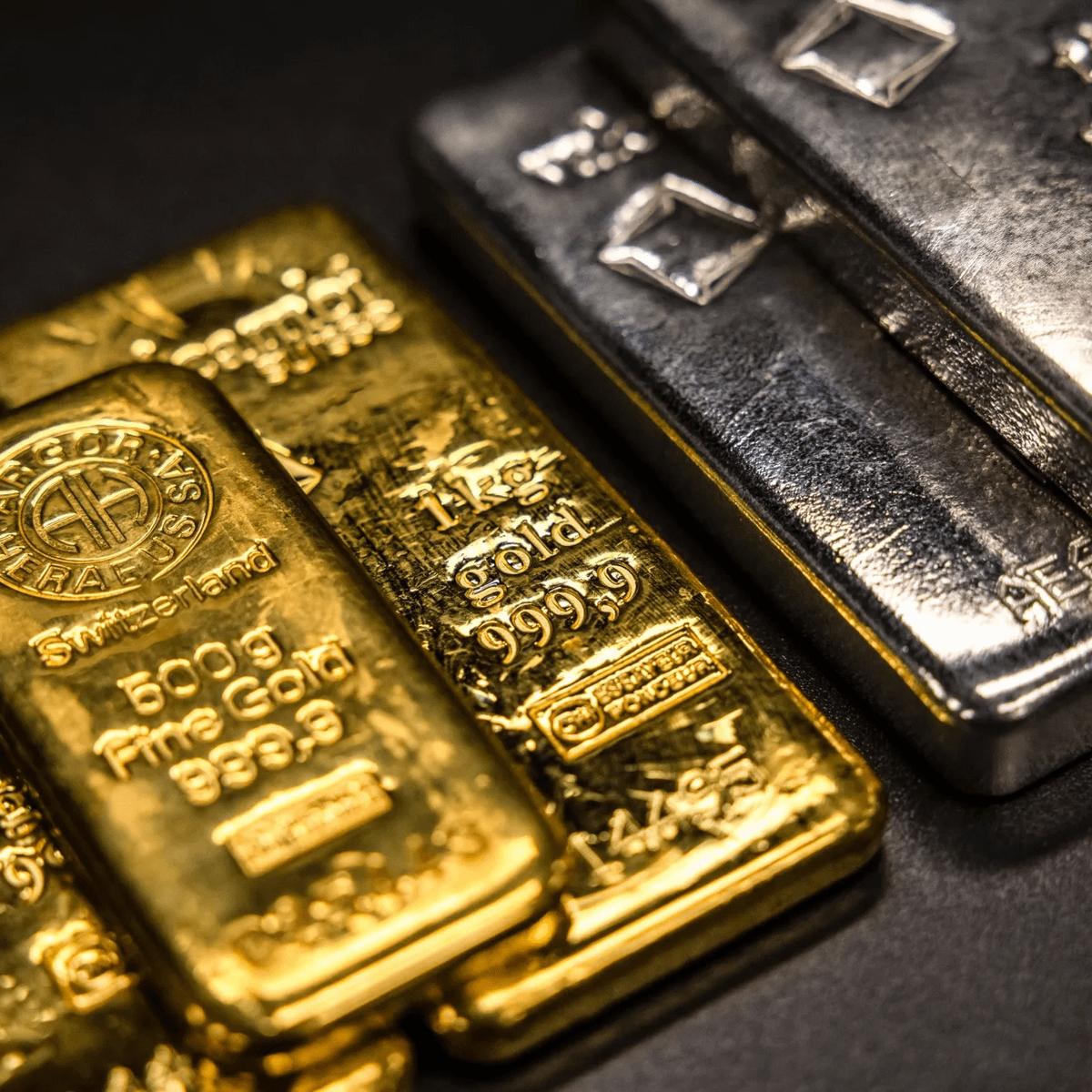 0xChainMind's tweet photo. 🚨BREAKING:

CHINA CONTINUES SELLING U.S. TREASURY BONDS BY THE BILLIONS WHILE RAMPING UP PURCHASES OF GOLD AND SILVER

THAT'S HUGE https://t.co/kAMhy6xlgE