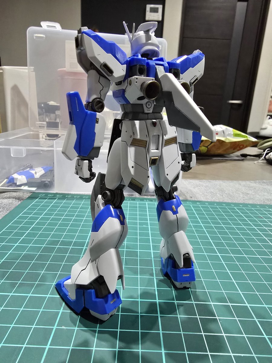 HGUC  Hi-v ガンダム 
部分塗装は水性ホビーカラーでの初筆塗り。
まだ途中だけど。

#ガンプラ好きと繋がりたい 
#ガンプラ