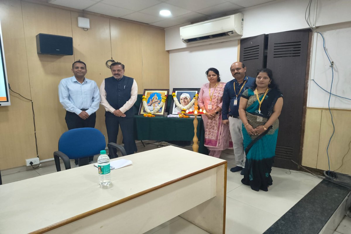 ritindia1983's tweet photo. 🚀 MIC Driven Activity @ RIT | Feb 3, 2026
Dept. of CSE & MCA under IIC organized a one-day session on “Building Indigenous AI Solutions for Atmanirbhar Bharat” 🤖🇮🇳
🎙️ Talk by Dr. Abhinandan P. Shirahatti
#AtmanirbharBharat #IndigenousAI #MICActivity #IIC #RIT #AIInnovation https://t.co/HO8OOxvhVP