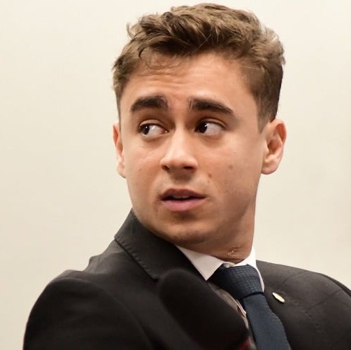 PedroRonchi2's tweet image. Nikolas caminhou 240 km para apoiar um golpista preso, mas votou contra distribuir gás de graça para os mais pobres. Mas tem pobre que vota nele.