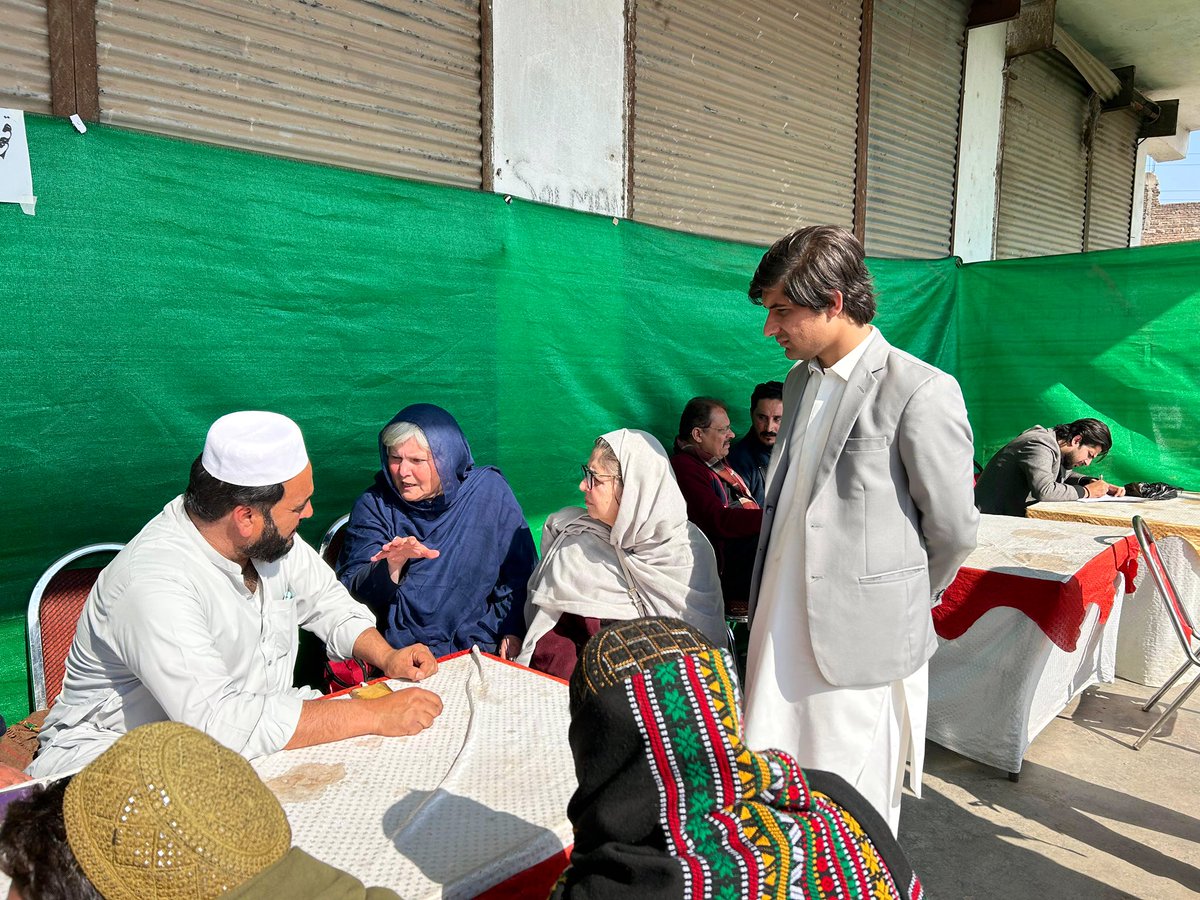 BushraGohar's tweet photo. Visited the #Tirah IDPs #Shalobar registration centre in #KhyberDistrict today. The irresponsible statements by both the Fed & Prov govts regarding the IDPs are #Sharamnak. According to the affected families, they were ordered to vacate their homes due to military operations. https://t.co/n7goCTJrwT