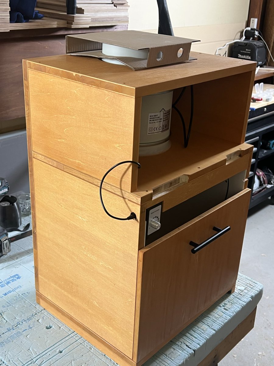 本日の作業は遅めのスタートでMOTOブース・devilの上棚固定に 本日の作業は遅めのスタートでMOTOブース・devilの上棚固定に