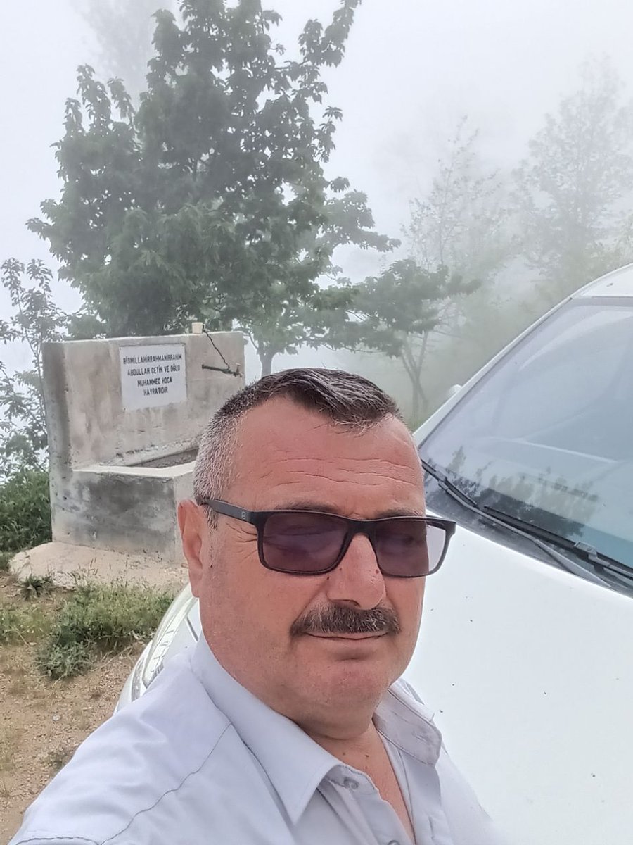 Oğlanın adı muzaffer
Pencereden bakıver