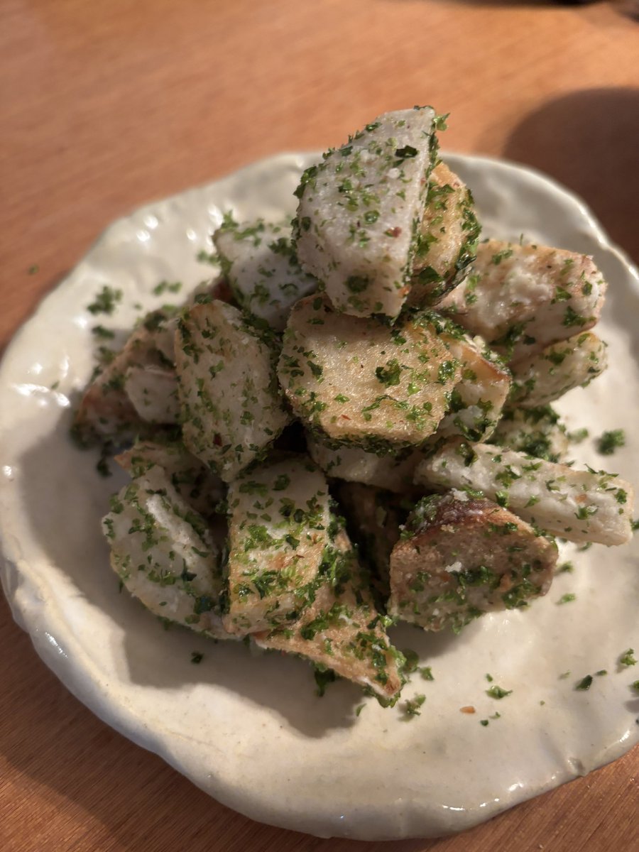 いつものハンバーグと、青海苔とだし粉のシャカシャカ里芋唐揚げ。
里芋が酒泥棒だよ😭