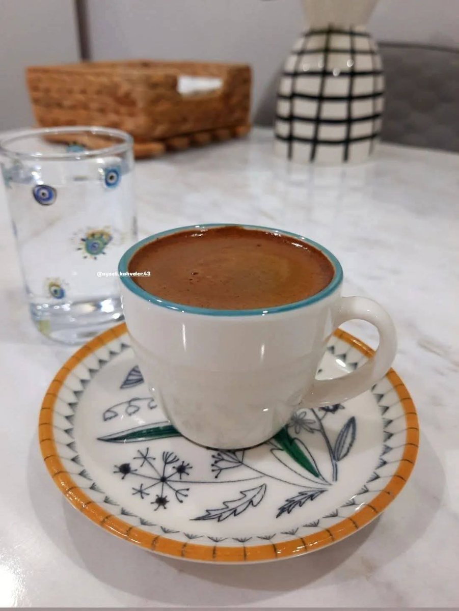 "لتكُن فضيلتك الأُولى هي ألا تُؤذي أحداً عن عَمد و تأتي بعدها أي فَضائل أُخرى ."
مساء الخير ♥️