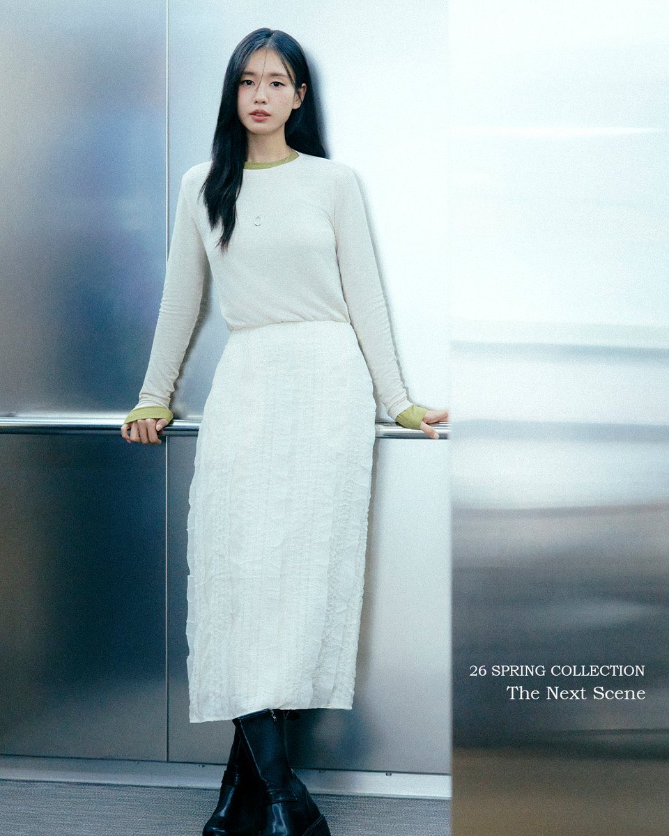 엘레베이터 안에 이런여성 있으면 타지도 못 함 부끄러워서 ....