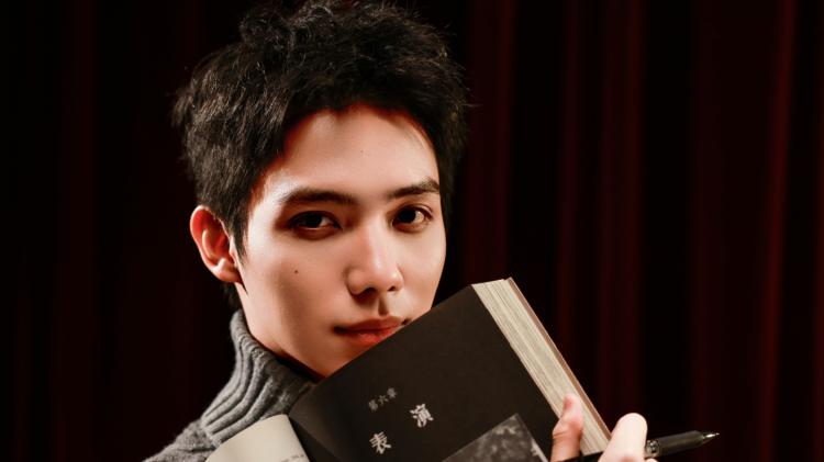 ไปฟังสัมภาษณ์ของ #หลัวอีโจว
ได้ที่》 xiaoyuzhoufm.com/episode/697f8b…

#LuoYizhou #罗一舟