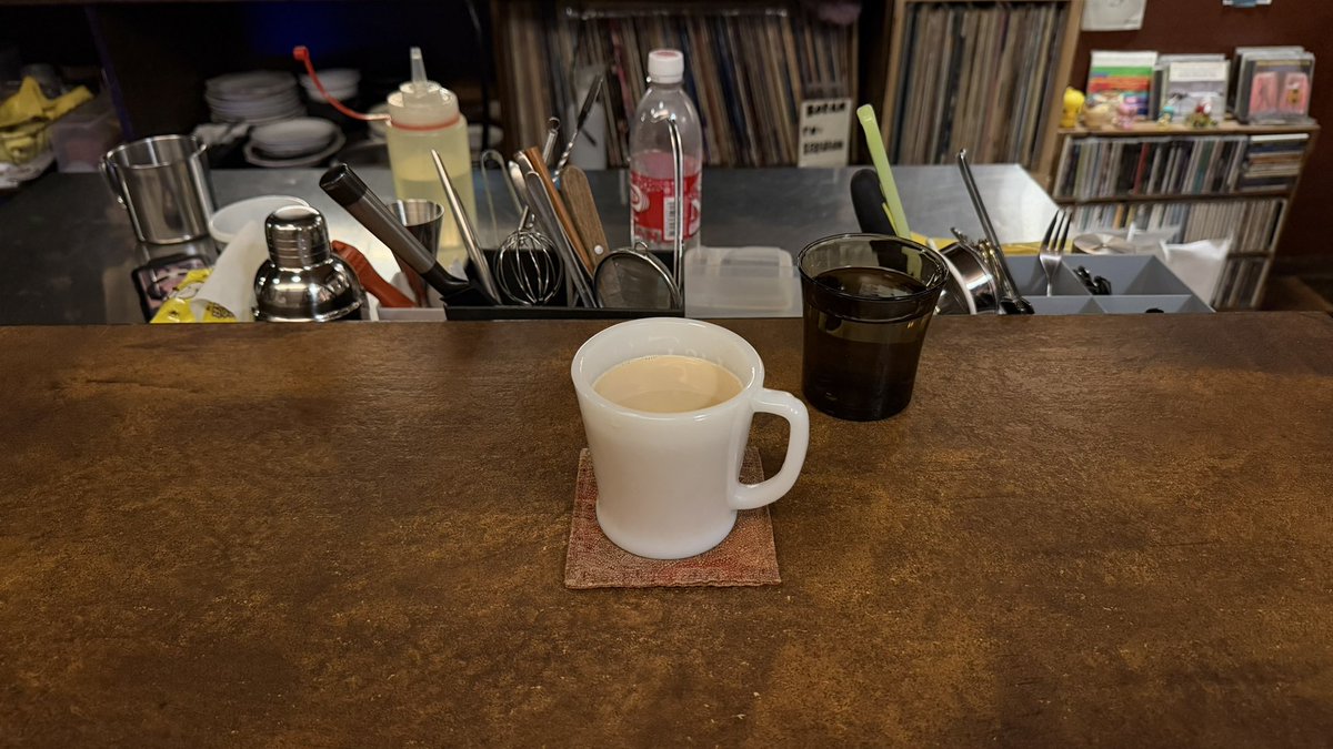 saintgumi's tweet photo. something deeply comforting about cafes that could only accommodate no more than a dozen seats making the whole atmosphere hum with intimacy https://t.co/qdE97ZkBn2
