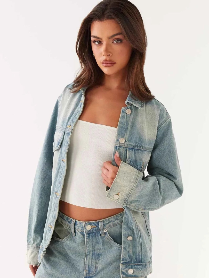 FashionsEnvy1's tweet image. Double denim done right! This matching jacket and jeans set is the ultimate versatile combo. With strategic pockets and timeless indigo wash, it's perfect for dressing up or keeping it casual. 🧥✨ #DoubleDenim #WardrobeStaple #DenimSet #MatchingSet #DoubleDeni ...