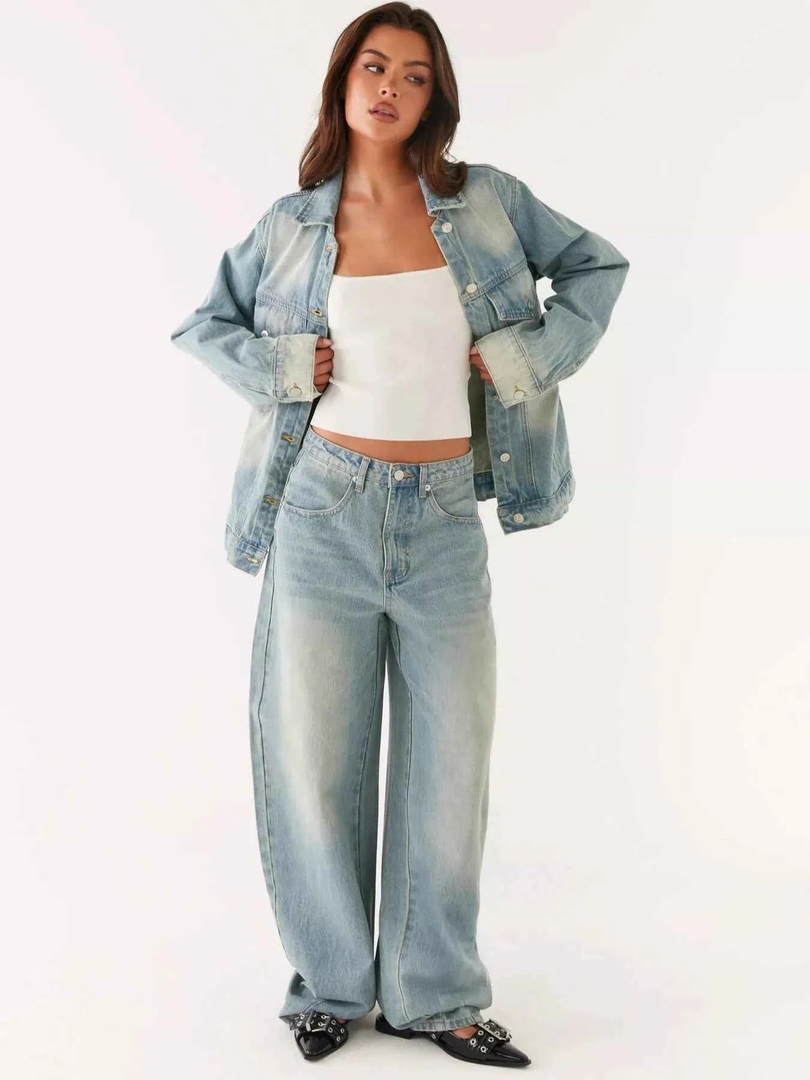 FashionsEnvy1's tweet image. Double denim done right! This matching jacket and jeans set is the ultimate versatile combo. With strategic pockets and timeless indigo wash, it's perfect for dressing up or keeping it casual. 🧥✨ #DoubleDenim #WardrobeStaple #DenimSet #MatchingSet #DoubleDeni ...